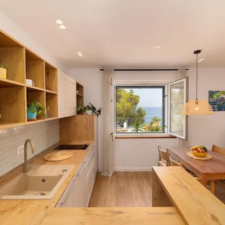 Apartment By The Sea Tucepi, Makarska - 21719 *
